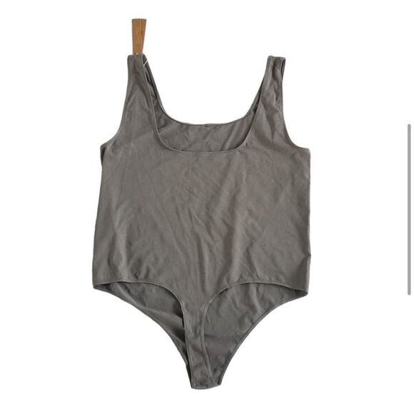 Skims soft smoothing seamless thong bodysuit in Pacific‎ 4X - Picture 3 of 4